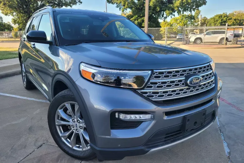 2023 Ford Explorer Limited photo 1