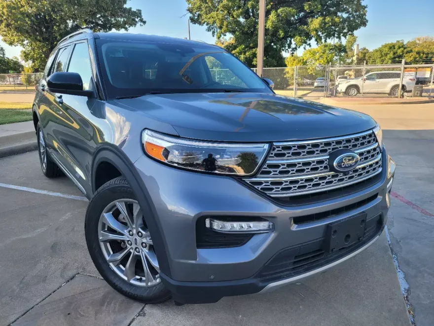 2023 Ford Explorer Limited photo 1
