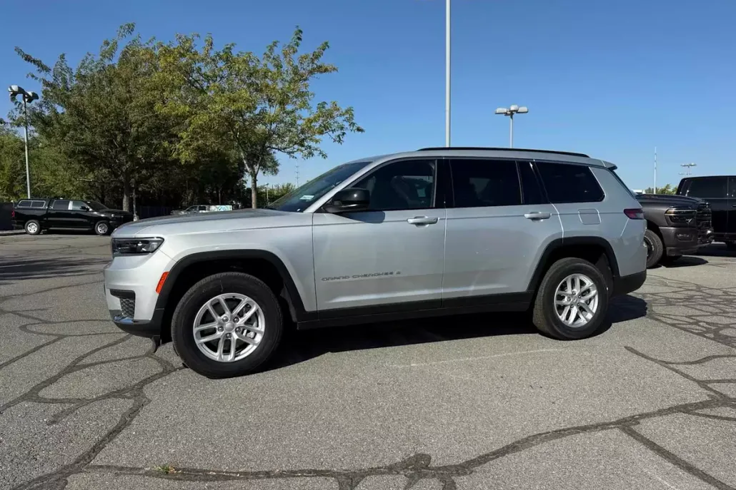 2025 Jeep Grand Cherokee Laredo X photo 1