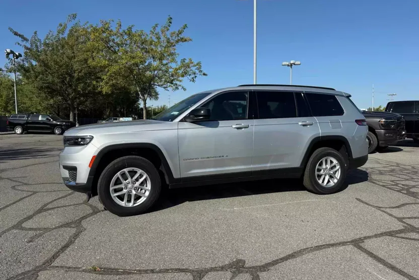 2025 Jeep Grand Cherokee Laredo X photo 1