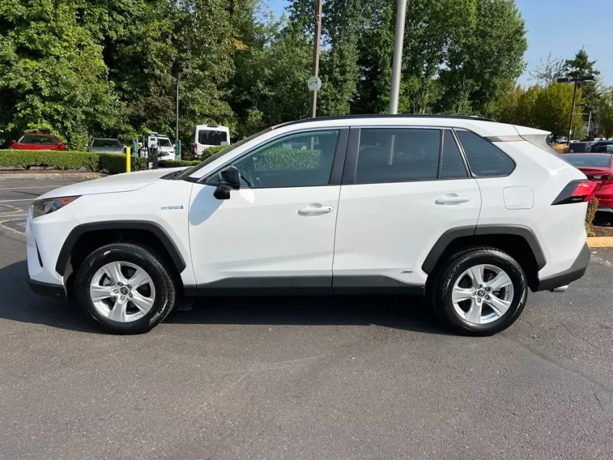 2021 Toyota RAV4 Hybrid LE photo 1