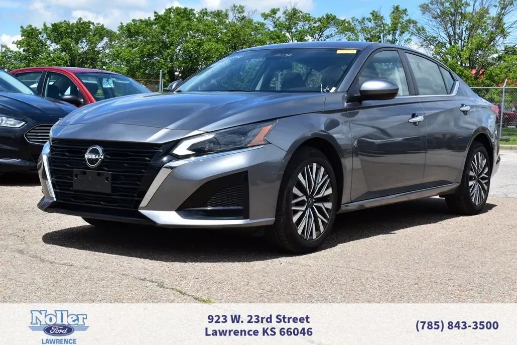 2023 Nissan Altima 2.5 SV photo 1