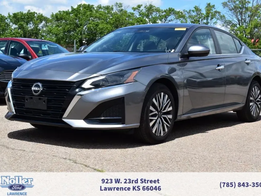 2023 Nissan Altima 2.5 SV photo 1