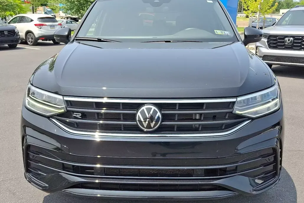 2024 Volkswagen Tiguan SE R-Line Black photo 1