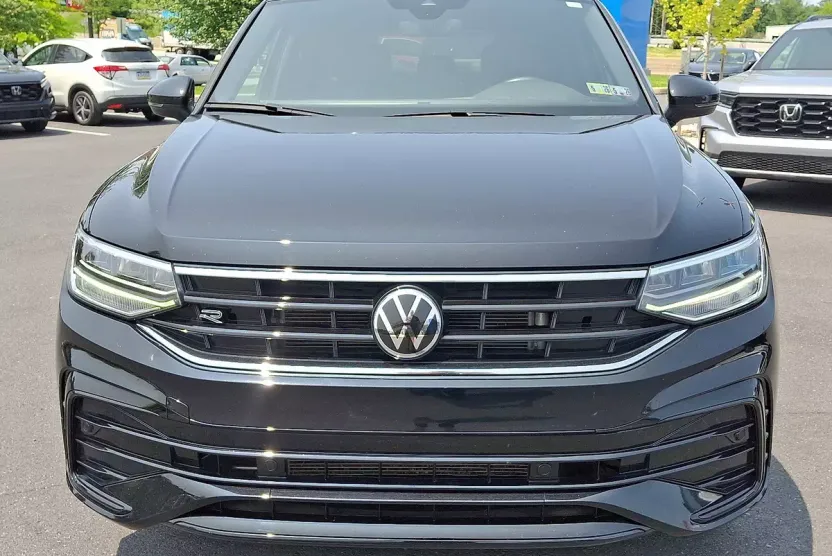 2024 Volkswagen Tiguan SE R-Line Black photo 1