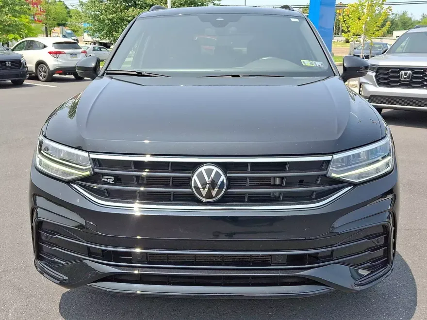 2024 Volkswagen Tiguan SE R-Line Black photo 1