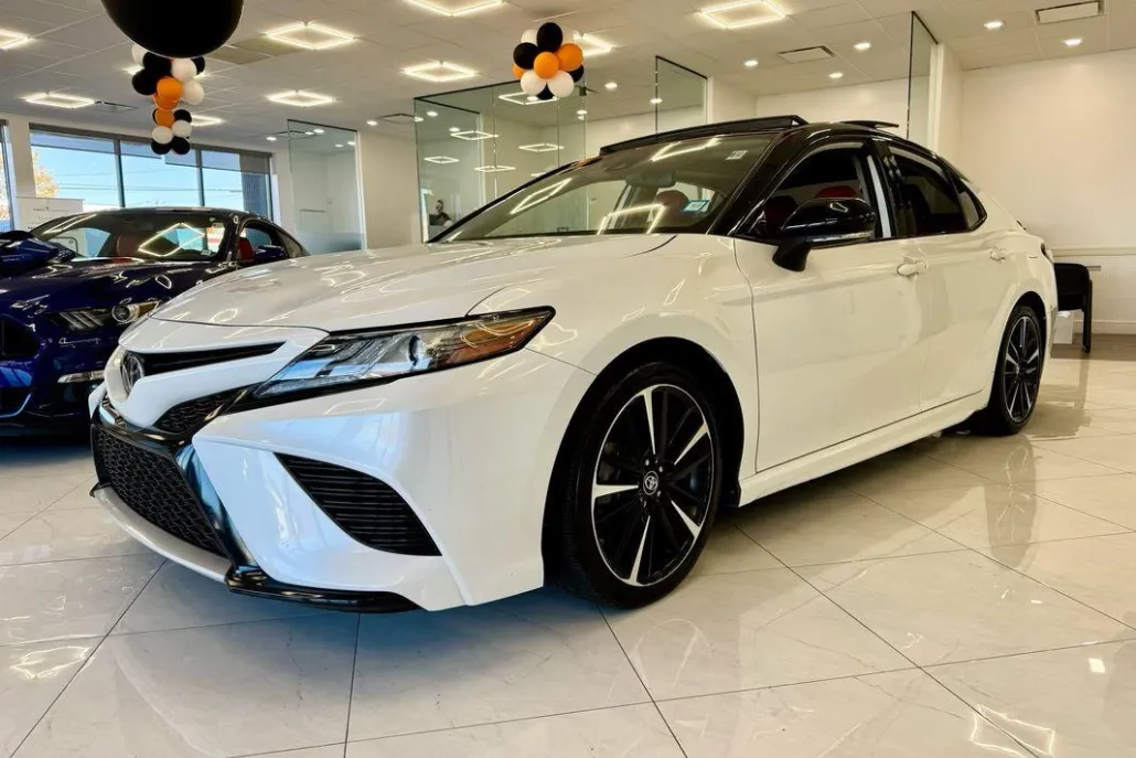 2019 Toyota Camry XSE photo 1