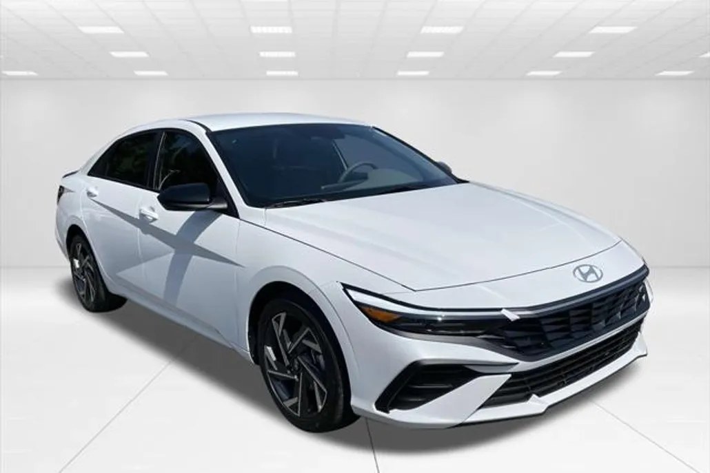 2025 Hyundai Elantra SEL Sport photo 1