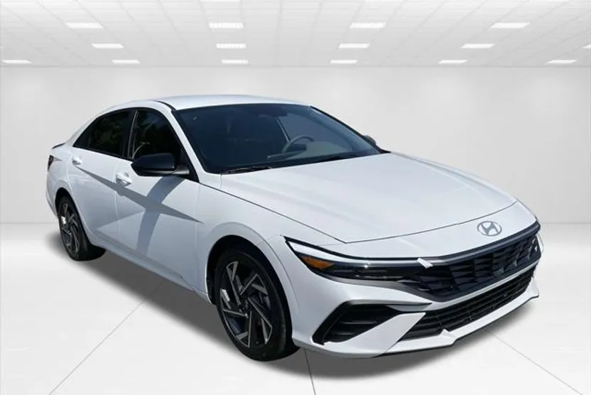 2025 Hyundai Elantra SEL Sport photo 1