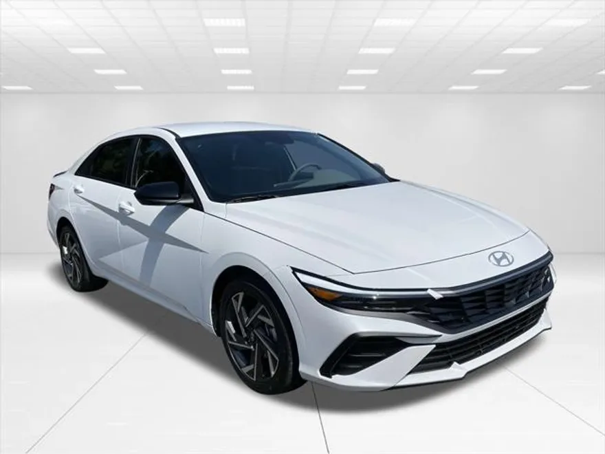 2025 Hyundai Elantra SEL Sport photo 1