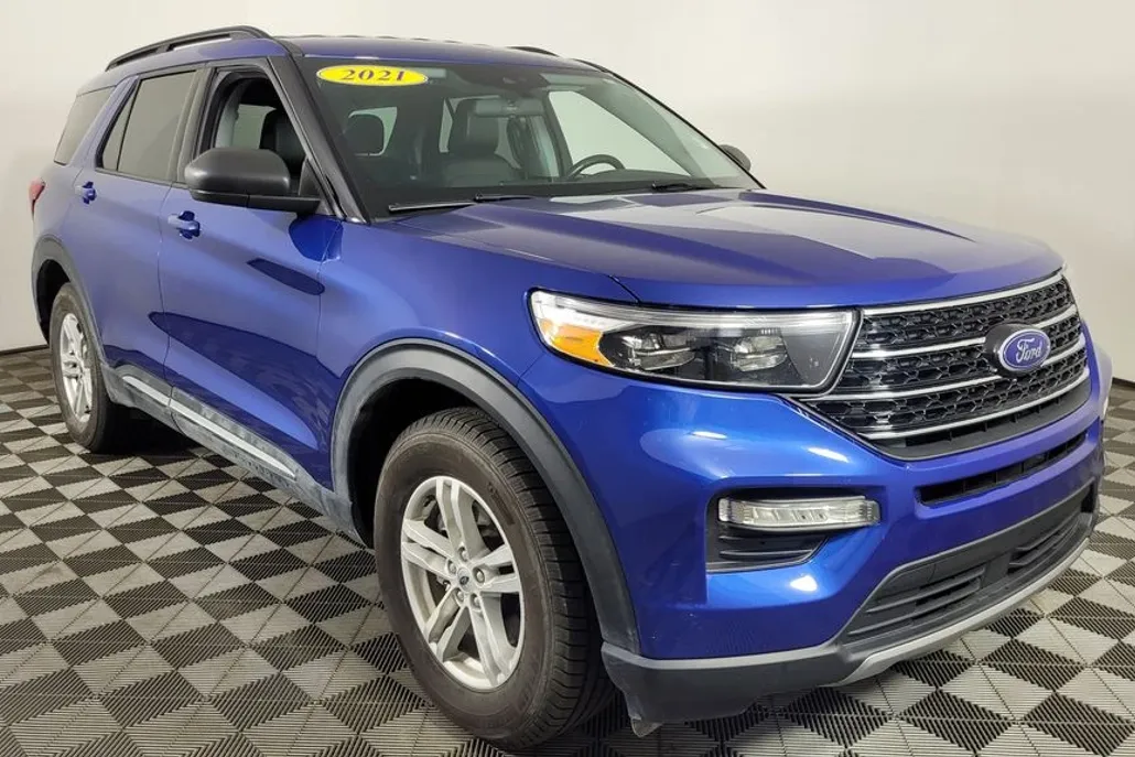2021 Ford Explorer XLT photo 1