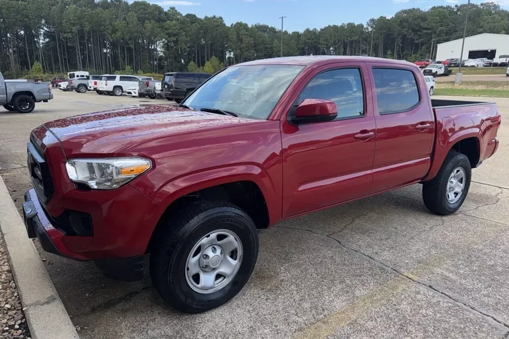 2023 Toyota Tacoma SR V6 photo 1