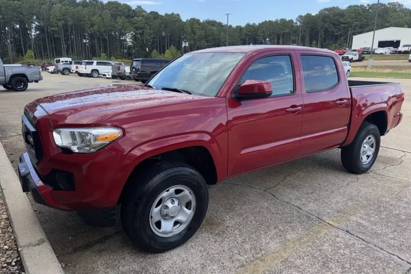 2023 Toyota Tacoma SR V6 photo 1