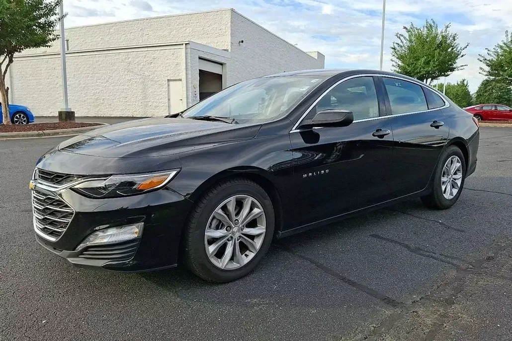 2024 Chevrolet Malibu 1LT photo 1