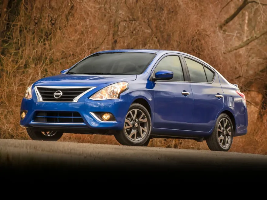2015 Nissan Versa 1.6 SV photo 1