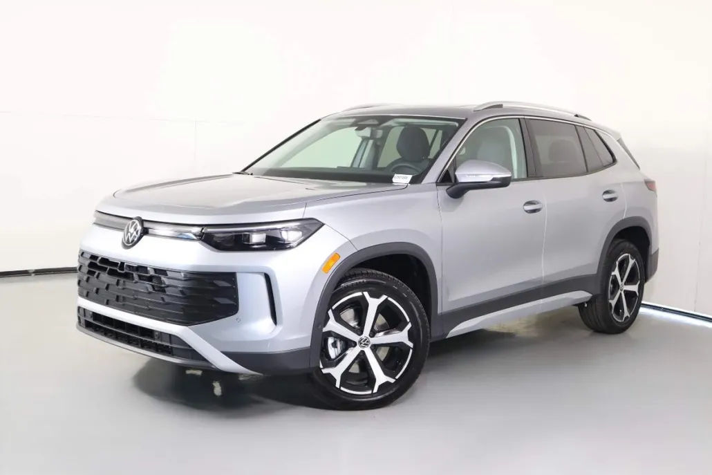 2025 Volkswagen Tiguan SE photo 1