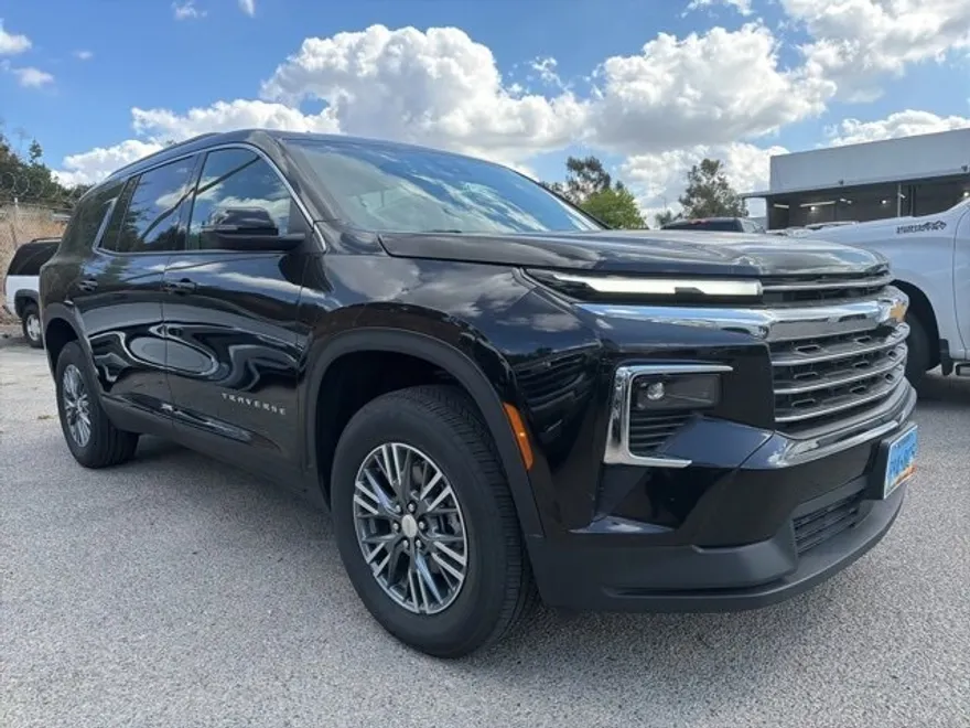 2025 Chevrolet Traverse photo 1