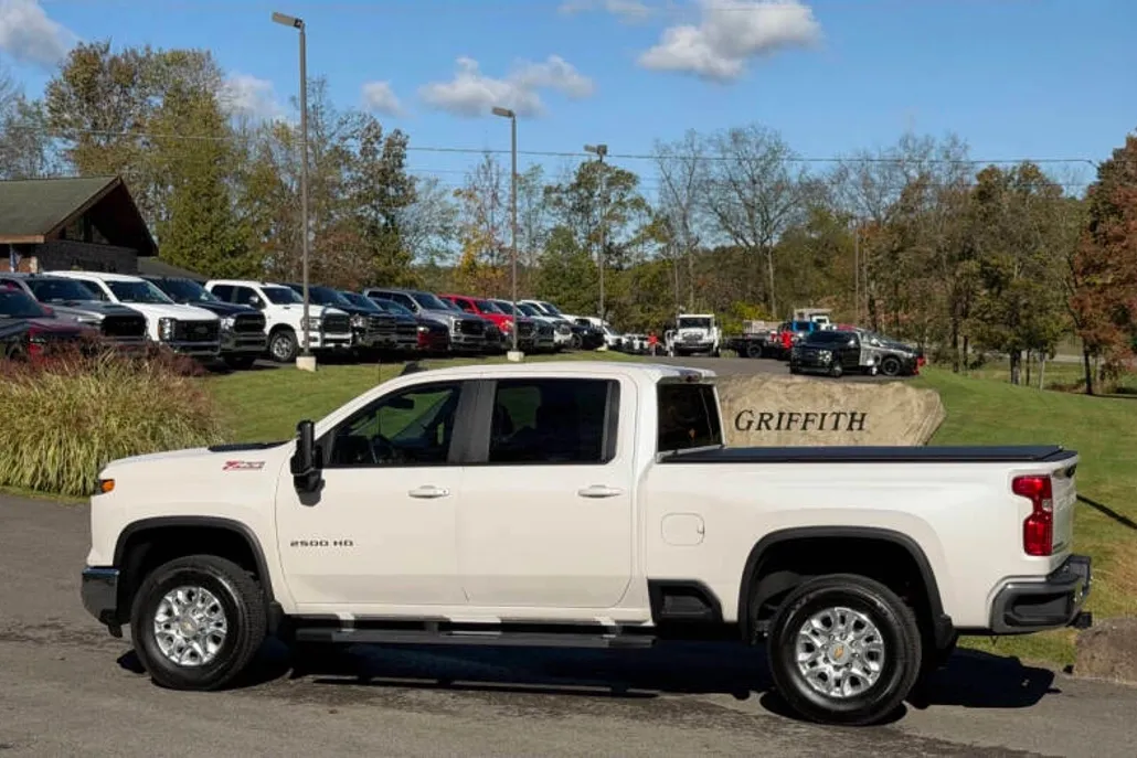 2024 Chevrolet Silverado 2500HD LT photo 1