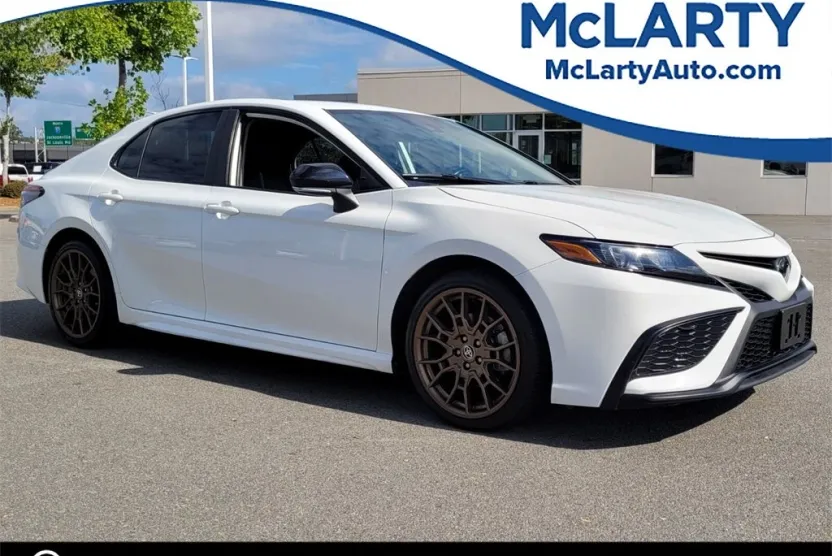 2023 Toyota Camry Hybrid SE photo 1