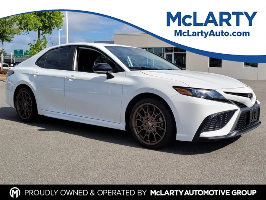 2023 Toyota Camry Hybrid SE photo 1