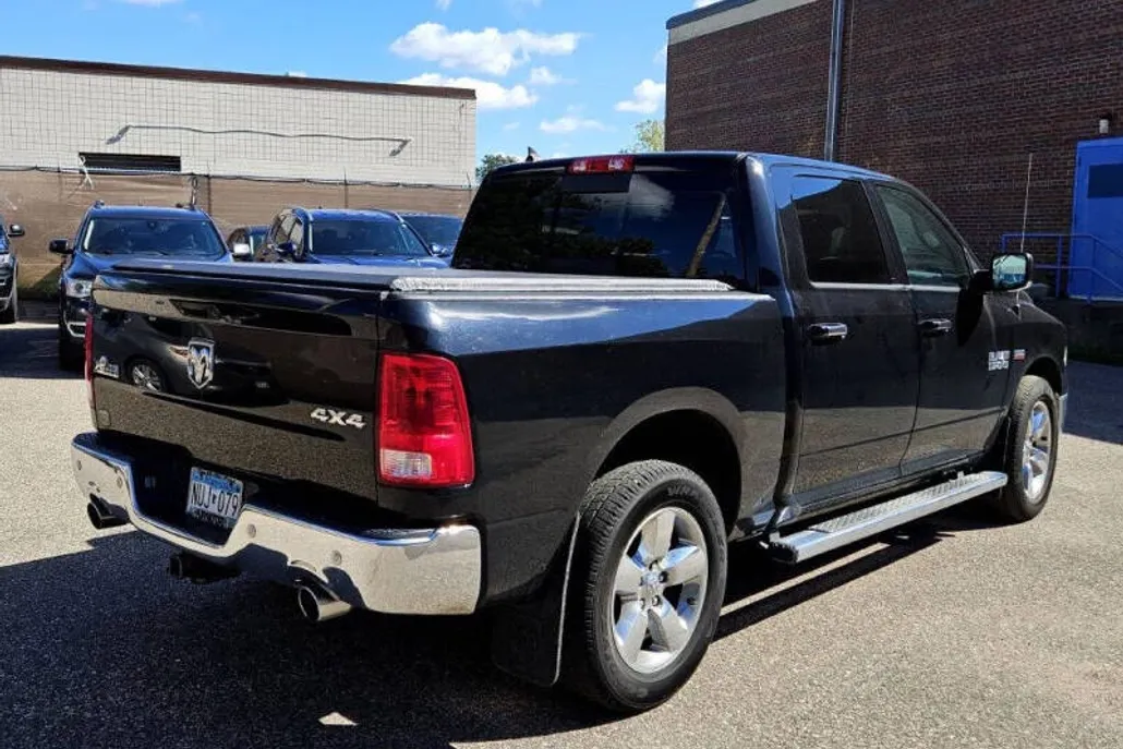 2015 Ram 1500 SLT photo 1