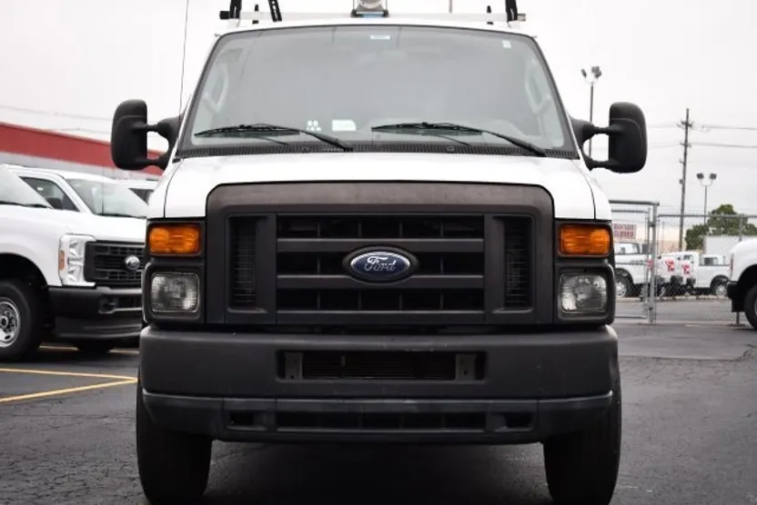2010 Ford E-250 Cargo photo 1