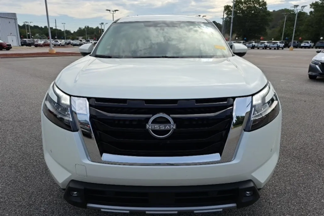 2022 Nissan Pathfinder SL photo 1