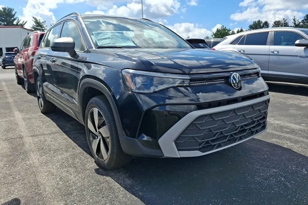 2025 Volkswagen Taos S photo 1