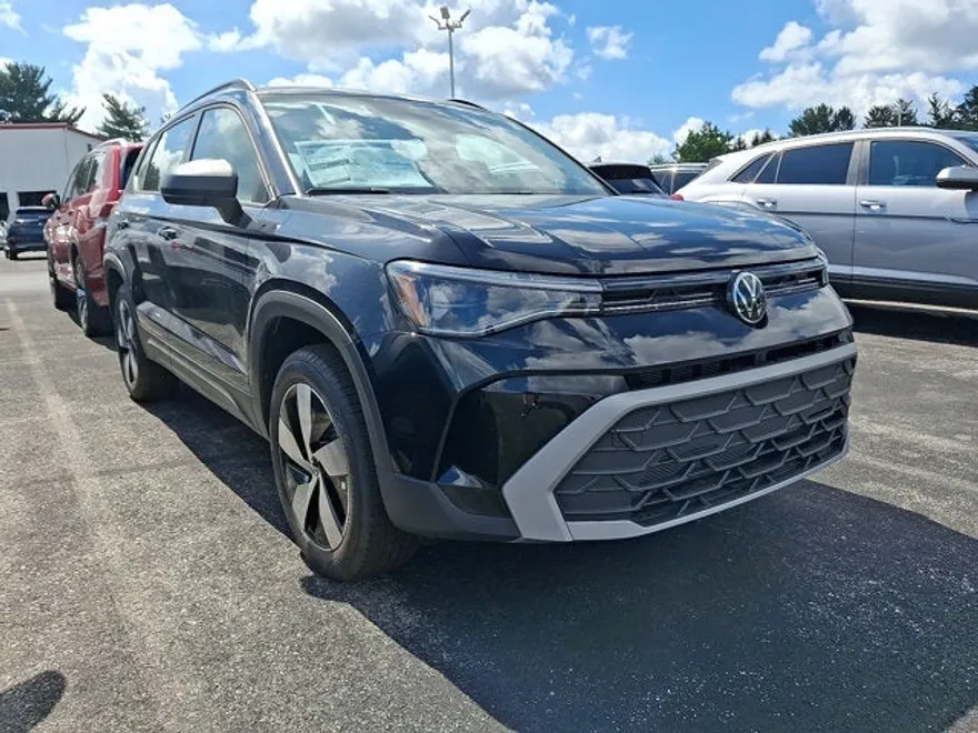 2025 Volkswagen Taos S photo 1