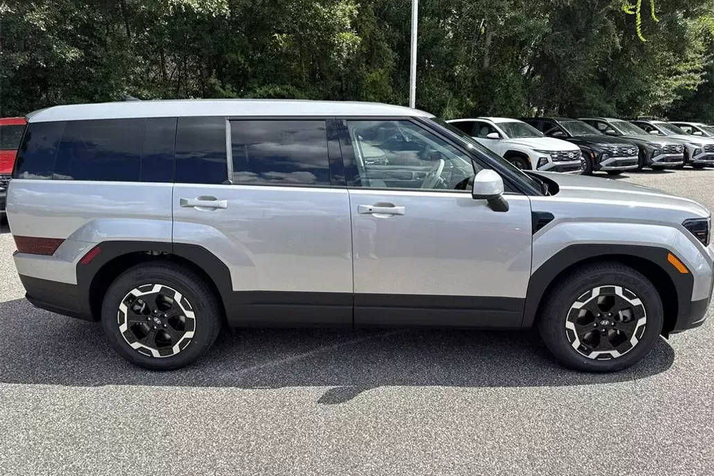 2026 Hyundai Santa Fe SE photo 1