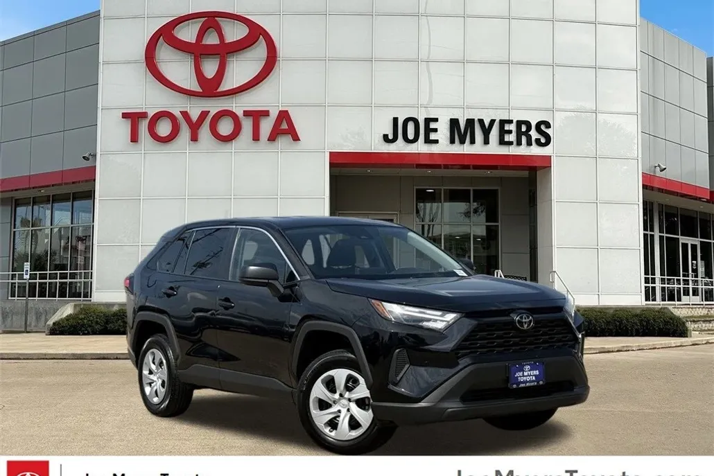 2024 Toyota RAV4 LE photo 1