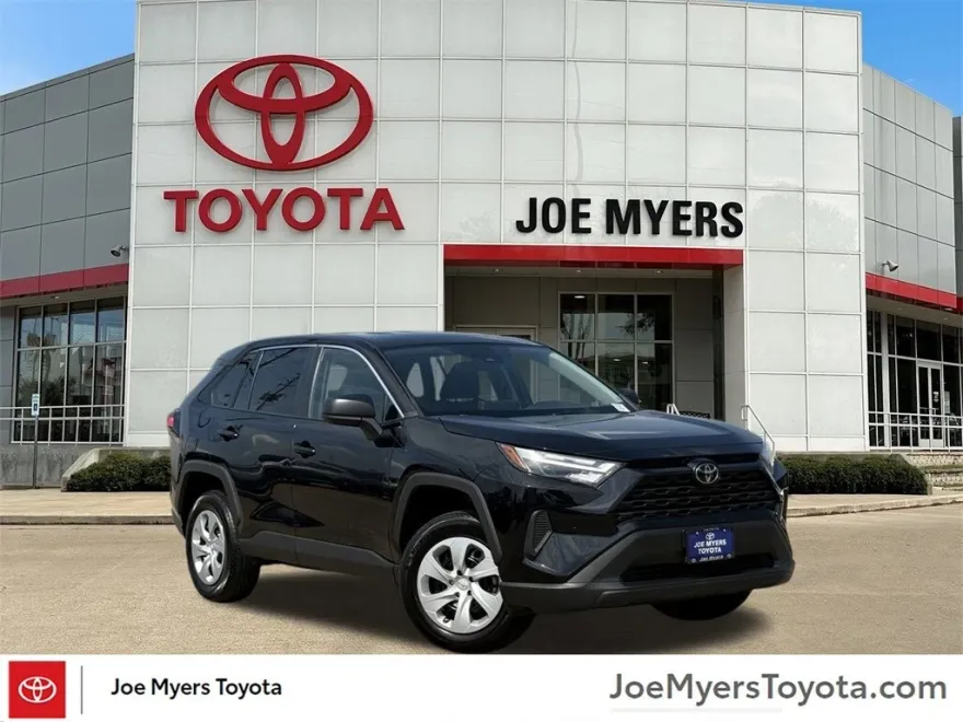 2024 Toyota RAV4 LE photo 1