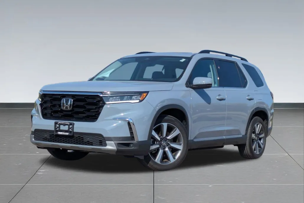 2023 Honda Pilot Touring photo 1