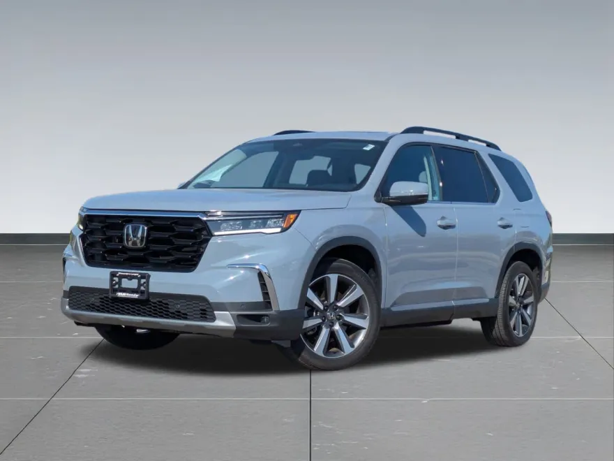 2023 Honda Pilot Touring photo 1