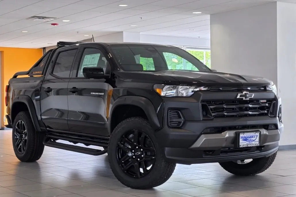 2025 Chevrolet Colorado Trail Boss photo 1