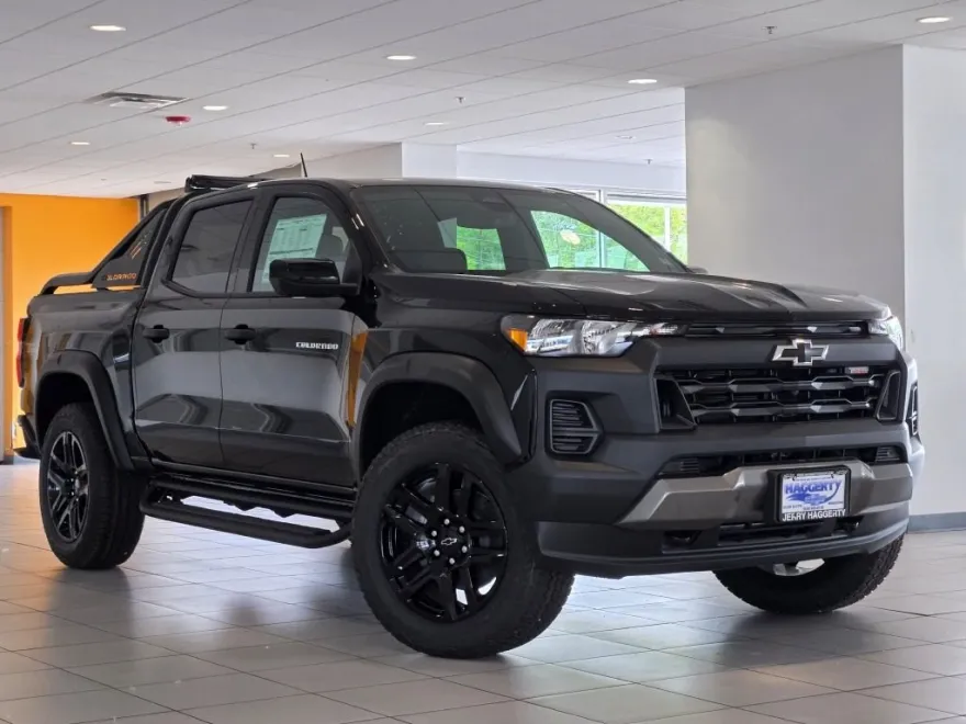 2025 Chevrolet Colorado Trail Boss photo 1