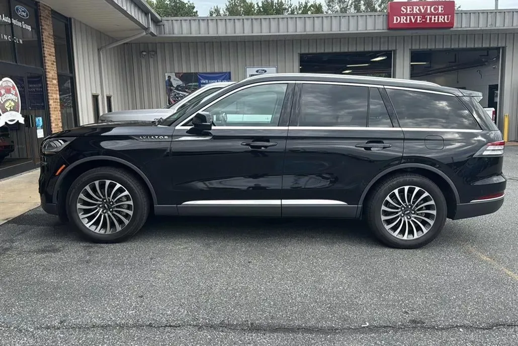 2021 Lincoln Aviator Reserve photo 1