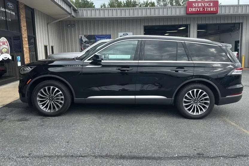 2021 Lincoln Aviator Reserve photo 1