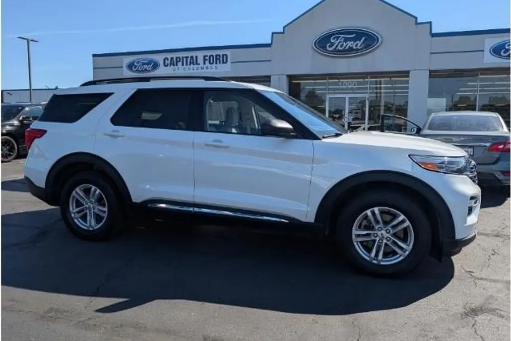 2022 Ford Explorer XLT photo 1