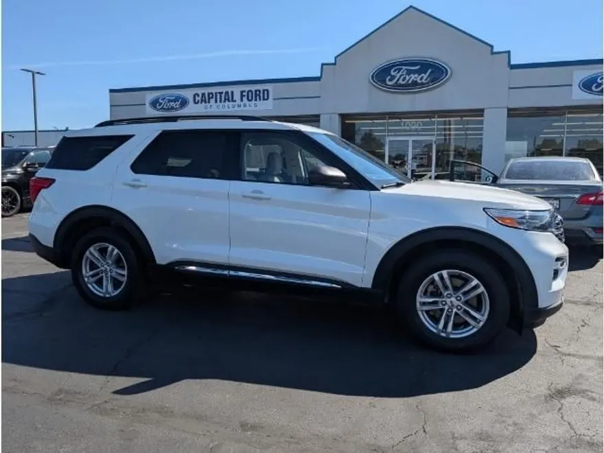 2022 Ford Explorer XLT photo 1