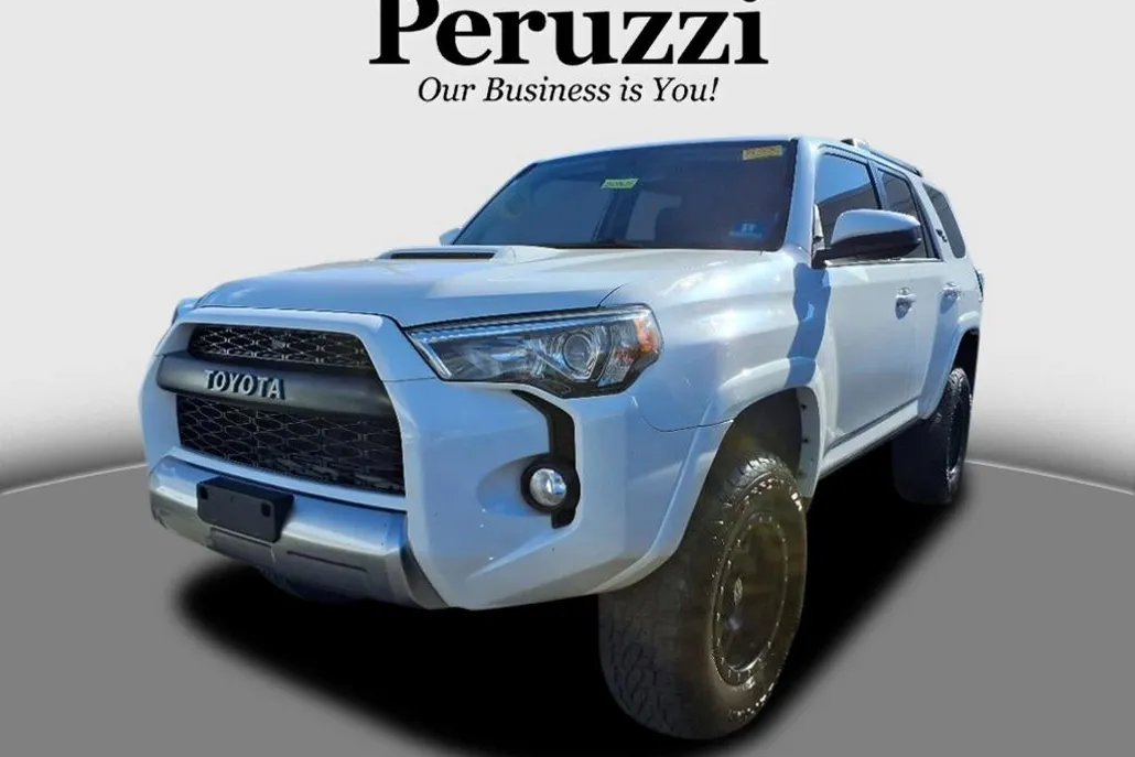 2017 Toyota 4Runner SR5 photo 1