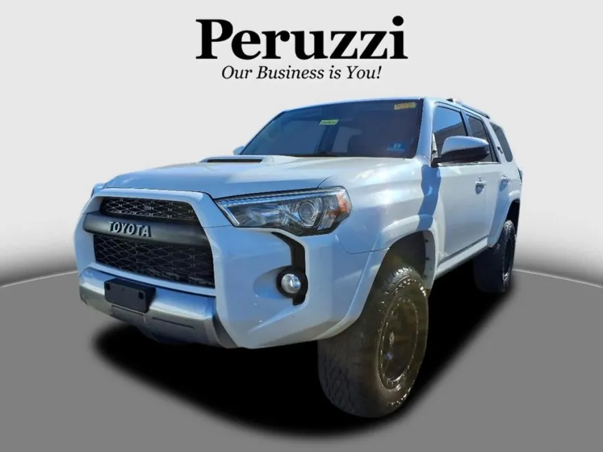 2017 Toyota 4Runner SR5 photo 1