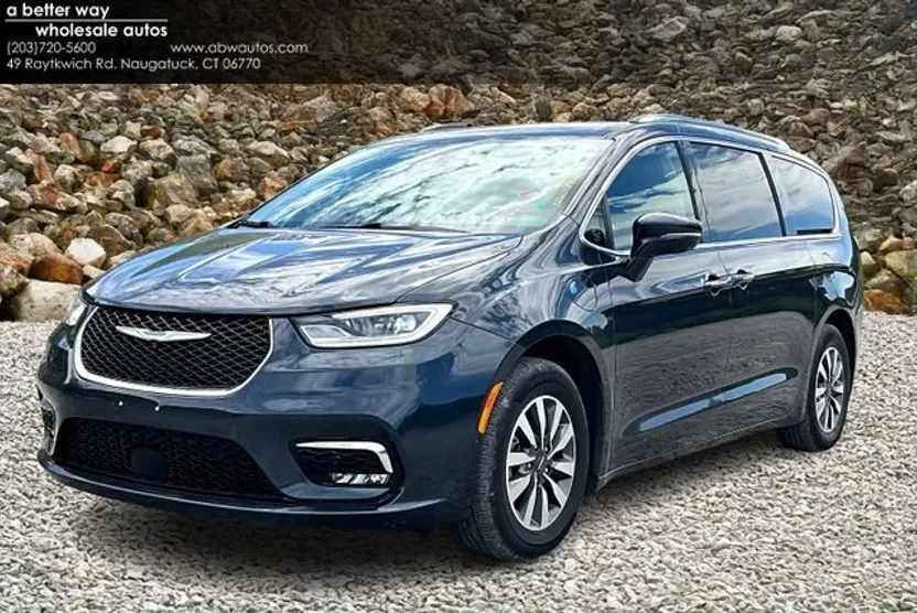2021 Chrysler Pacifica Hybrid Touring L photo 1