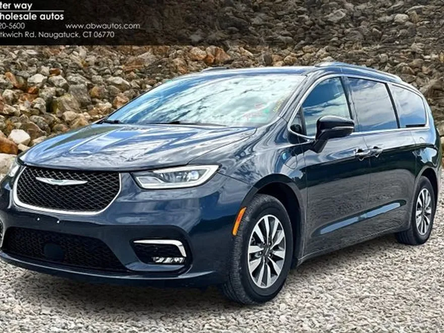 2021 Chrysler Pacifica Hybrid Touring L photo 1