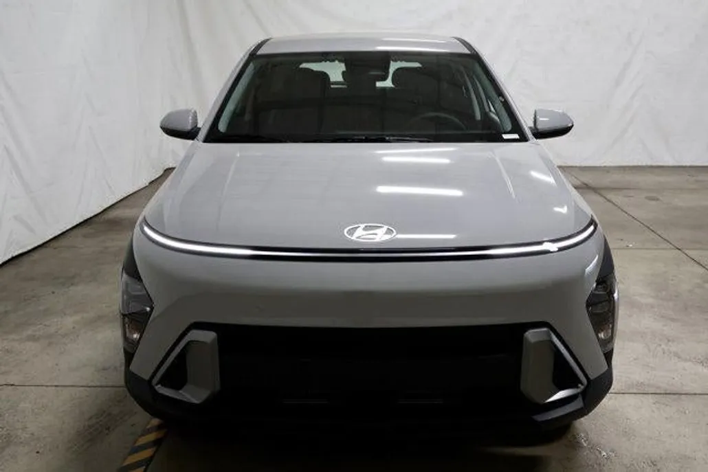 2026 Hyundai Kona SE photo 1