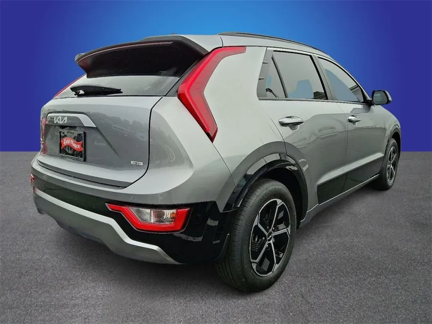 2025 Kia Niro SX photo 1