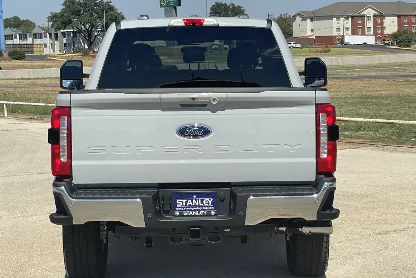 2026 Ford F-250 Lariat photo 1