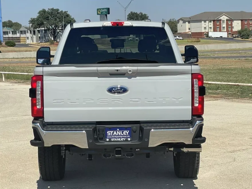 2026 Ford F-250 Lariat photo 1