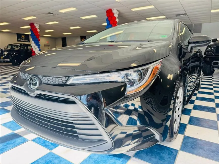 2024 Toyota Corolla LE photo 1