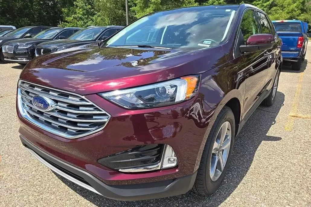 2022 Ford Edge SEL photo 1